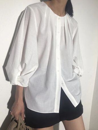 Blouse Outfit Casual, Three Quarter Sleeve Blouses, Adaptive Clothing, Trendy Shirt Designs, Trendy Fashion Tops, Muslimah Fashion Outfits, Illustration Fashion Design, Fashion Dresses Casual, One Piece Dress