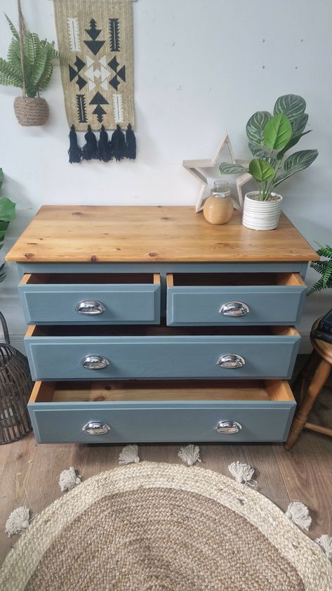 Chest Of Drawers Bedroom Vintage, Painted Wooden Dresser, Blue Cottagecore Bedroom, Pine Bedroom Ideas, Upcycled Bedroom Furniture, Painting Pine Furniture, Pine Furniture Makeover, Teal Painted Furniture, Dresser Paint