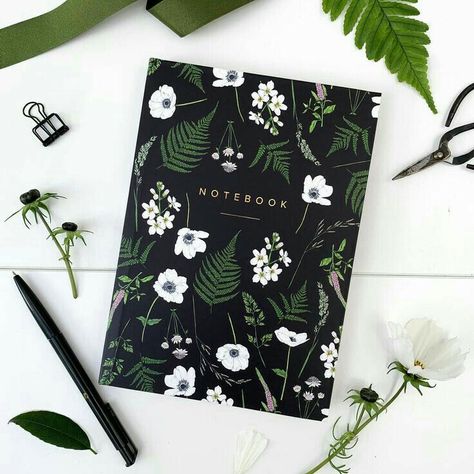 Notebooks Design, Luxury Notebook, Diy Notebook Cover, Notebook Aesthetic, Mouse Wallpaper, Wild Meadow, Notebook Cover Design, Planner Minimalist, Projets Cricut