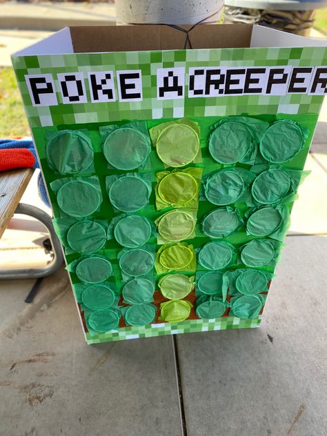 Poke a creeper prize game Pokemon Minecraft Birthday Party, Poke A Creeper Game, Minecraft Party Crafts, Minecraft Punch Game, Minecraft Party Ideas Games, Mindcraft Party Ideas Diy, Minecraft Birthday Games, Girls Minecraft Birthday Party, Minecraft Diy Party Decorations