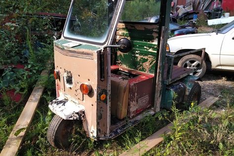 EXCLUSIVE: Cushman Truckster Project #USA #Cushman, #Exclusives, #Oddballs, #Projects - https://barnfinds.com/exclusive-cushman-truckster-project/ Cushman Truckster, Vw Trike, Junk Yard, Best Barns, Barn Finds, Small Cars, Gas Grill, Send Me, Trailer