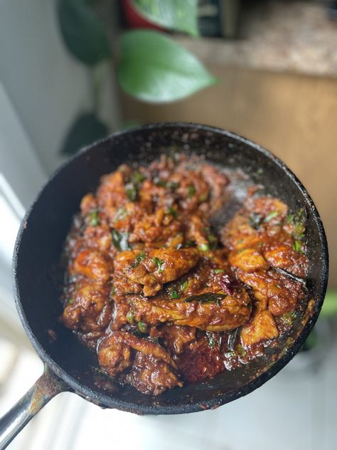 Kerala Chicken Fry, Favorite Chicken Recipes, Chicken Madras, Kashmiri Chilli, Chicken Fry, Indian Dinner, Favorite Recipes Chicken, Chicken Masala, Favorite Chicken