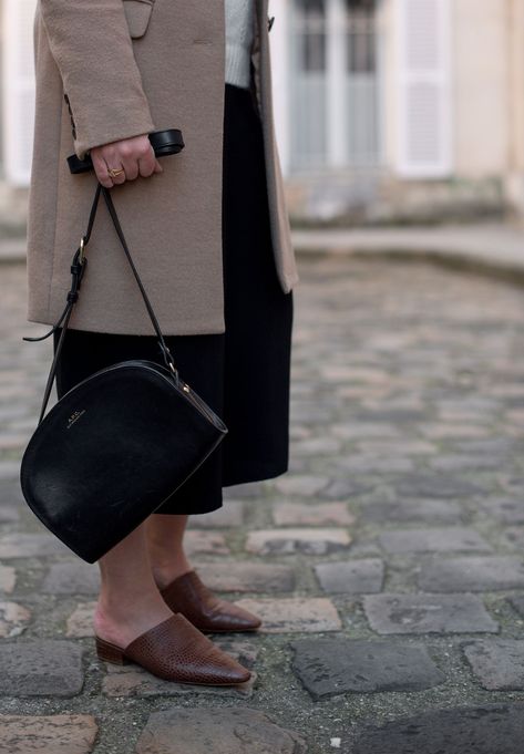 Apc Half Moon Bag, Apc Demi Lune Bag Outfit, Apc Bag Outfit, Apc Demi Lune, Apc Bag, Uniqlo Coat, Parisian Doors, Crossbody Bag Outfit, Oak Fort