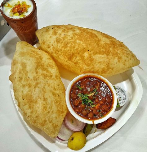 Chole Bhature Snapchat Story, Chole Bhature, Eating Food Funny, Vegetarian Fast Food, Food Funny, Vegetarian Snacks Recipes, Gujarati Recipes, Awesome Food, Vegetarian Snacks