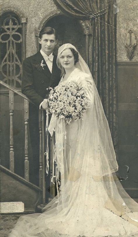 1930s Wedding, Chic Vintage Brides, Vintage Wedding Photography, Vintage Wedding Photos, Vintage Couples, Beautiful Beach Wedding, Victorian Wedding, Detroit Wedding, Wedding Gowns Vintage