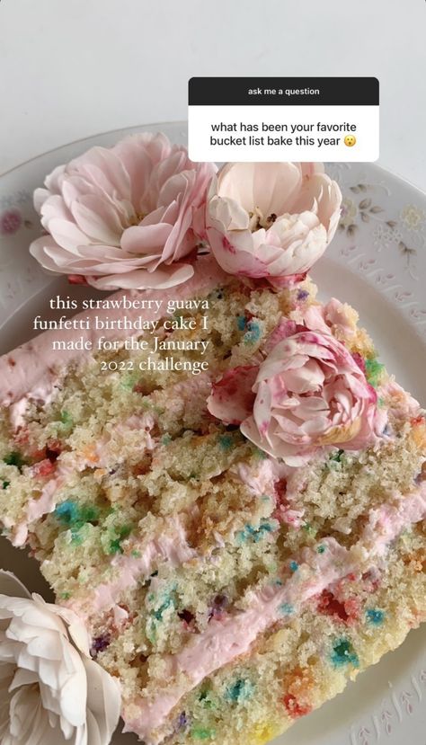 Strawberry Funfetti Cake, Funfetti Wedding Cake, Strawberry Guava, Confetti Cake, Funfetti Cake, Yummy Comfort Food, Baking Ideas, Happily Ever After, Confetti