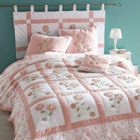 Diy Bed Headboard, Luxury Bedspreads, Shabby Chic Quilts, Bed Cover Design, Designer Bed Sheets, Dekorasi Kamar Tidur, Fabric Ideas, Shabby Chic Bedroom, Bed Plans