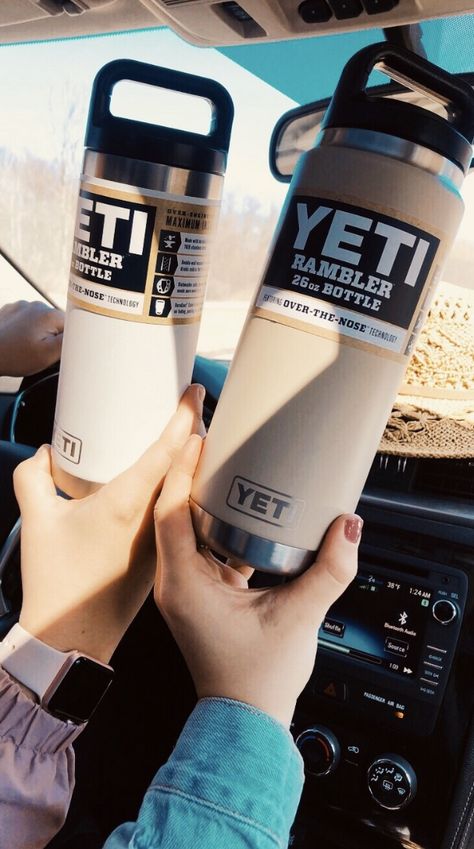 Yeti Cup Aesthetic, Yeti Water Bottle Aesthetic, Becky Core, Yeti Water Bottle, Mens Luxury Accessories, Yeti Roadie, College Things, Scooter Shop, Yeti Stickers