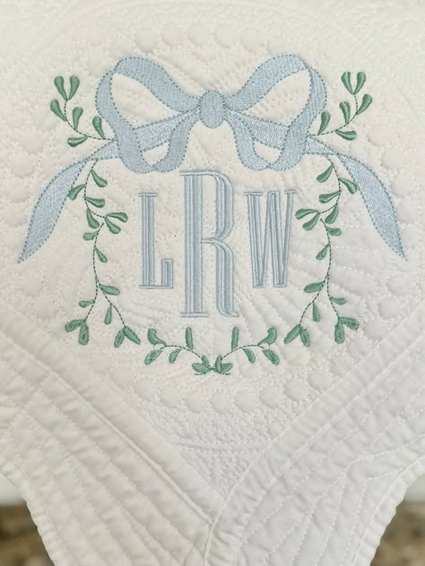 Monogrammed Heirloom quilts are the best addition to any nursery or child's room! They make a perfect bringing home baby gift, baby shower gift or gift for any special occasion.  IMPORTANT  This listing price includes sage green vine with large bow and 3in three letter monogram (first, last, middle format) in the frame. You can choose the color of your initials and bow. Girl font and boy font are as pictured. Embroidery is placed in the corner of the quilt.  Size: 36" x 45" Our most popular quil Chinoiserie Nursery, Three Letter Monogram, W Monogram, Preppy Baby, Baby Changing Pad Cover, Baby Crib Quilt, Monogram Baby Blanket, Boy Monogram, Nursery Monogram