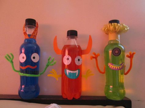 Recycled Monster Project, Bottel Craft, Halloween Party Craft, Kids Drinks, Recycle Projects, Deco Halloween, Coloring Paper, Diy Monsters, Halloween Monsters