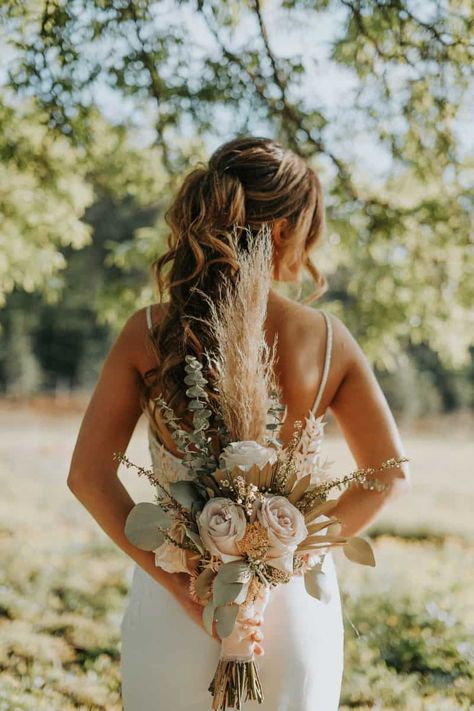 Bohemian Bouquet, Bouquet Photography, 2025 Wedding, Dainty Style, Bohemian Theme, Dried Florals, Wedding Elements, Romantic Wedding Photos, Dried Bouquet