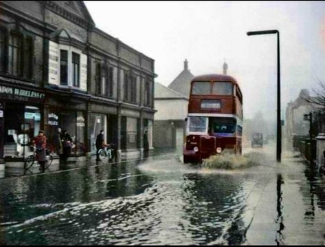 Burton On Trent, Bedford Town Uk, Only Yesterday, Manchester Buses, West End London Theatres, Bedford Buses, Double Decker Bus London, History