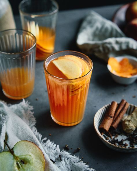 Mulled Apple Juice | Good Eatings Spiced Apple Juice Recipe, Mulled Apple Juice, Apple Juice Cocktail, Hot Fall Drinks, Hot Apple Juice, Apple Juice Drinks, Apple Juice Recipe, Cinnamon Drink, Spiced Tea