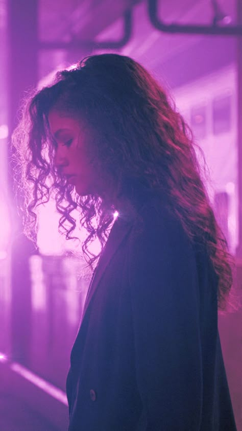 Euphoria Lighting, Euphoria Photos, Euphoria Inspired Photoshoot, Euphoria Photography, Euphoria Mood, Euphoria Photoshoot, Euphoria Wallpaper, Euphoria Rue, Rue Euphoria