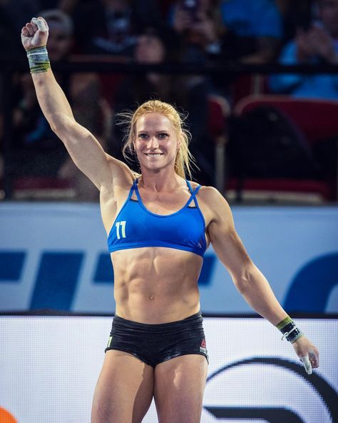 Annie Thorisdottir Female Crossfit Athletes, Crossfit Photography, Simple Workout Plan, Crossfit Body, Crossfit Girls, Crossfit Athletes, Fitness Blogger, Fitness Photography, Muscle Girls