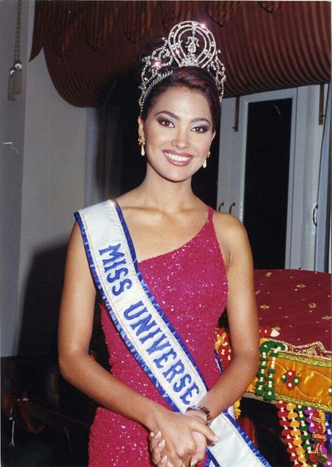 Miss Universe 2000 Lara Dutta Miss Universe 2000, Lara Dutta, Sushmita Sen, 90s Bollywood, Miss India, Influential Women, Model Face, Miss Universe, Miss World