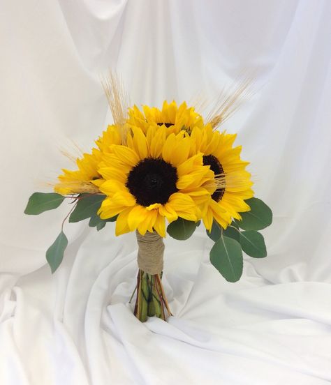 Yellow bridesmaid's bouquet with sunflowers and wheat by Nancy at Belton hyvee. Bouquet With Sunflowers, Wedding Decor Style, Diy Paper Crafts Decoration, Wedding Planners, Bridesmaid Bouquet, Wedding Backdrop, Paper Crafts Diy, Diy Paper, Wedding Decor