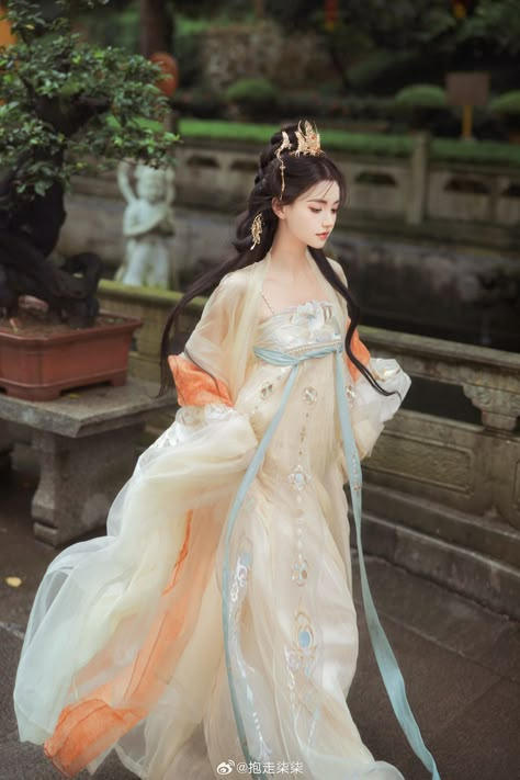 Chinese Hanfu Princesses, Hanfu Aesthetic, Hanfu Princess, Chinese Clothing Traditional, Chinese Princess Dress, Mythical Bird, Traditional Asian Dress, Hanfu Girl, Chinese Outfit