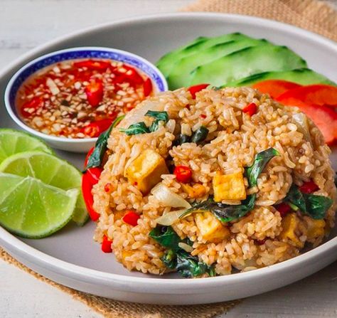 Thai Basil Rice, Vegetarian Thai Curry, Rice Calories, Thai Basil Fried Rice, Basil Fried Rice, Broiled Chicken, Sauce For Rice, Arroz Frito, Vegan Fish