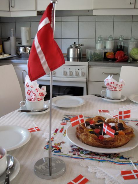 Danish birthday celebration Danish Birthday Party, Danish Traditions, Danish Flag, Denmark Travel, Birthday Wishes Funny, Danish Food, Euro Summer, Eat Smart, Food Festival