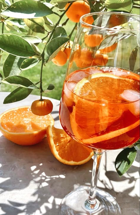 Hipstoric Home, Orange Drinks, Past And Future, Home Features, Orange Aesthetic, Orange Wallpaper, Orange Fruit, Orange Crush, Aperol Spritz