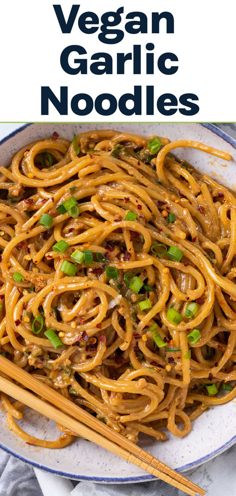 Vegan garlic noodles in a bowl with chop sticks. Quick Recipes For Dinner Vegetarian, Lunch Ideas No Dairy, Vegan Food Ideas Easy, Meatless Recipes For Lent, Quick And Easy Veggie Dinner Recipes, Simple Vegan Meals For Beginners, Easy Vegan Dinners Quick, No Meat No Dairy Meals, Vegan Garlic Noodles