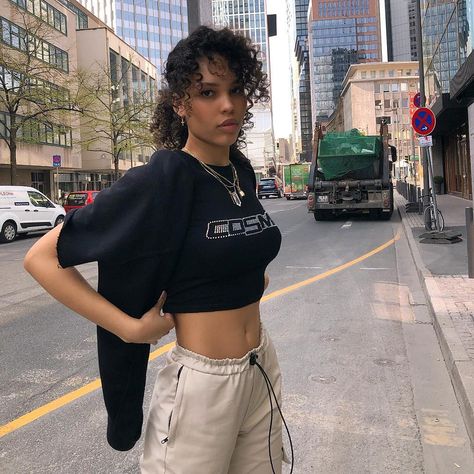 Street Wear Urban, Streetwear Outfits, Streetwear Women, Streetwear Outfit, Aesthetic Outfits, Street Style Women, Look Fashion, Infant Tees, Aesthetic Clothes