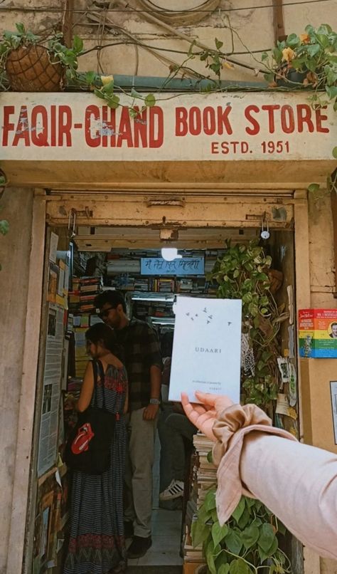 Delhi Book Market, Fakir Chand Book Store, Khan Market Delhi, Khan Market, Local Market, Book Marketing, Book Store, Old Books, New Delhi