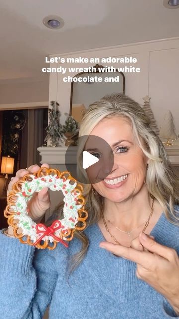 Leslie-Home Decorating, Recipes, Tips & More on Instagram: "Adorable wreath with white chocolate and mini pretzels. Melt your white candy melts in the microwave in 30 second intervals until smooth. Dip only the bottom half of the pretzel and make a circle on parchment paper. Do a staggered layer on top. Apply sprinkles and make a bow out of pull apart twizzlers. Attach while the chocolate is still wet. Allow to dry completely and enjoy! #christmascandy #christmassnacks #holidaytreats #kidfriendly #candywreath #candypretzels #easyrecipes #holidayrecipes" Candy Wreath, Make A Bow, Mini Pretzels, White Candy, Christmas Snacks, Pull Apart, Candy Melts, 1k Views, Pretzels