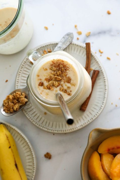 Peaches And Cream Smoothie, Smoothie Bowl Toppings, Cashew Yogurt, Almond Milk Yogurt, Frozen Peaches, Summer Breakfast, Peach Slices, Peaches And Cream, Summer Snacks