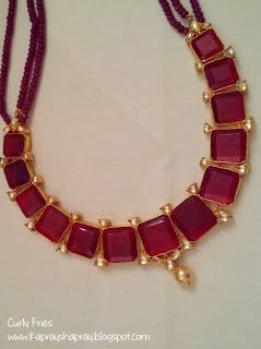 Ruby Necklace Ruby Stone Necklace, Ruby Necklace Designs, Curly Fries, Antique Jewellery Designs, Gold Jewelry Simple Necklace, Beautiful Gold Necklaces, Gold Necklace Indian Bridal Jewelry, Gold Jewelry Stores, Antique Jewelry Indian