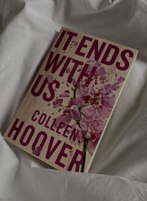 Book Photos, Girly Movies, Novels To Read, Top Books To Read, It Ends With Us, Romantic Books, Top Books, Psychology Books, Colleen Hoover