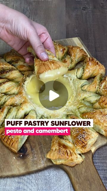 Cookist Wow on Instagram: "Here's a super quick and tasty appetizer idea! It will be perfect for Christmas 😍🎄 You only need some pesto and puff pastry, take a look:
 
👉INGREDIENTS
2 sheets of puff pastry
250g camembert cheese
6 tbsp pesto sauce
egg wash
sesami

👉METHOD
1. Brush the pastry with pesto sauce.
2. Place the camembert in the middle and cover with puff pastry.
3. Gently cut some puff pastry strips and carefully twist each one around a few times.
4. Brush the pastry with egg wash and sprinkle with sesami then bake for 20 minutes at 190°C.
5. Serve immediately.
 
Isn't it delicious? 😋⤵️

#cookistwow #cookistrecipe #recipes #easy #quick #fun #delicious #cooking #baking #tasty #homemade #foodie #foodlover #foodblog #yummy #cheese #christmas #christmascountdown #appetizer" Puff Pastry Recipes Savory, Puff Pastry Twists, Brie Puff Pastry, Puff Pastry Appetizers, Cookist Wow, Cheese Wrap, Weekend Meals, Puff Pastry Sheets, Easy Food Art