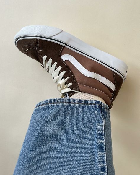 Brown Vans Outfit, Vans Outfit Men, Brown Vans, Vans Slip On Shoes, Vans Outfit, Vans Slip On, Brown Sneakers, Vans High Top Sneaker, Vans Sk8