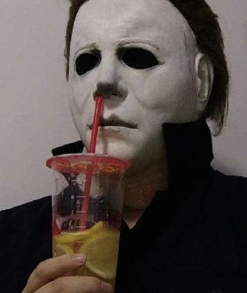 Funny Michael Myers Pictures, Michael Myers Pfp Funny, Pumpkin Carving Michael Myers, Micheal Myers Pfp, Michael Myers Funny, Michael Myers Face, Michael Myers Memes, Horror Memes, Michaels Halloween