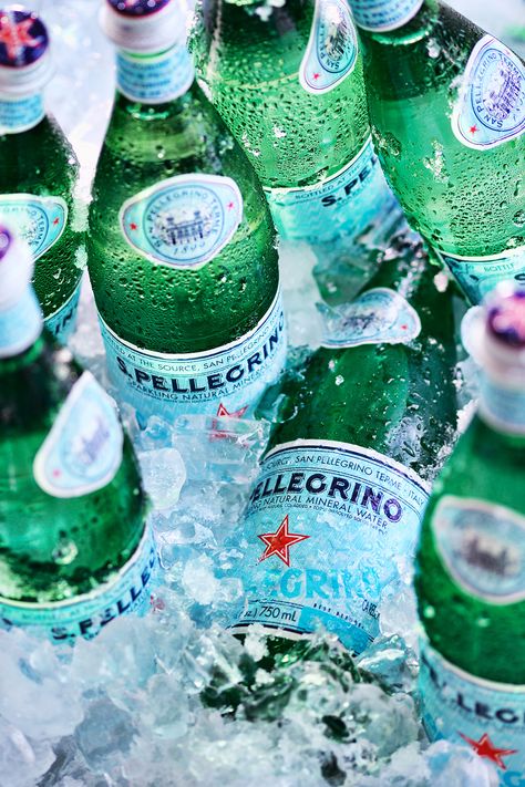 San Pellegrino Aesthetic, Pellegrino Aesthetic, Glass Bottle Photography, Dinner Games, Sea Isle City, Water Bottle Brands, Water Aesthetic, Green Drinks, Slytherin Aesthetic