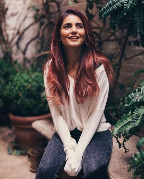 Momina Mustehsan, Deepika Padukone Style, Ali Khan, Women Photography Poses, End Of The Year, Girls Dpz, Stylish Girl, The Song