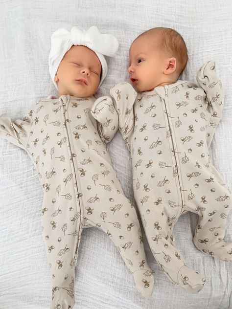 Newborn Twins Outfits, Newborn Twin Outfits, Twin Outfits Boy And Girl, Twin Boy And Girl, Newborn Books, Twin Baby Clothes, Twin Baby Boys, Twin Baby Girls