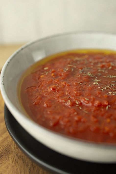 Sauce tomate rapide pour pizza - Josée di Stasio Keto Sauce, Easy Recipies, Naan Pizza, Marinade Sauce, Sauce Tomate, Pizza Pasta, Pizza Sauce, Quesadillas, Homemade Pizza