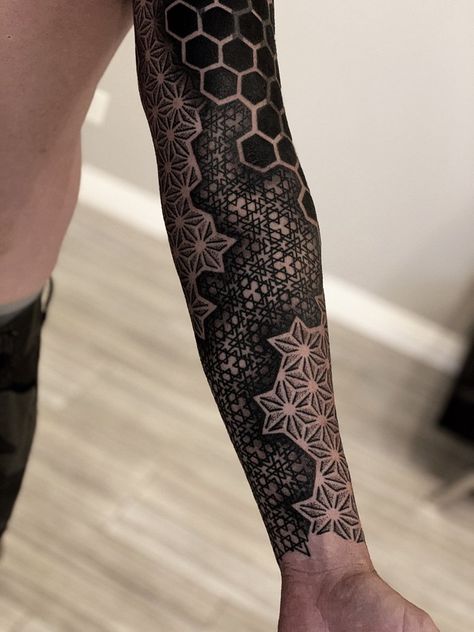 Geometric Tattoo Sleeve, Geometric Tattoo Sleeve Designs, Tattoo Homme, Hexagon Tattoo, Tatoo 3d, Geometric Tattoo Pattern, Mangas Tattoo, Geometric Mandala Tattoo, Geometric Sleeve Tattoo