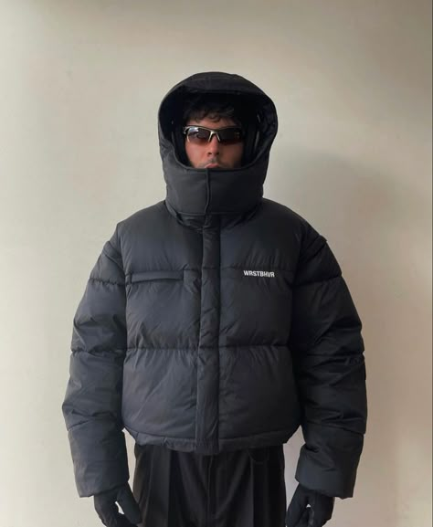 Mens Ski Outfits, Puffy Jacket Outfit Men, Mens Ski Clothes, Puffy Jacket Outfit, Winter Ski Fashion, Puffer Jacket Outfit Men, Bubble Jacket Men, Ski Team, Black Outfit Men