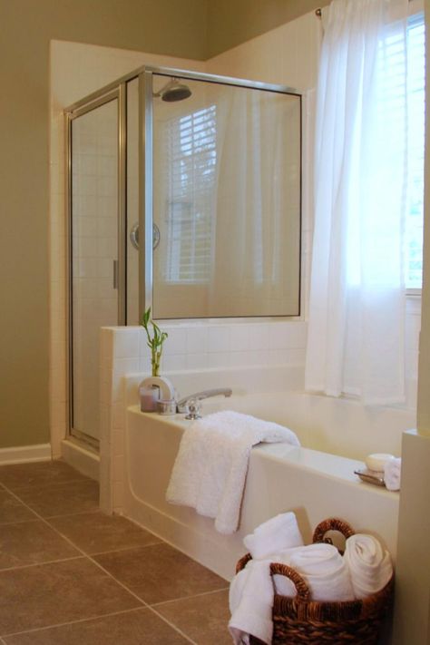 A grimy glass shower door can really wash out your sale. Instead of replacing it, clean it with a mixture of one part muriatic acid and about 10 parts water. Scrub with steel wool. After wiping it down, reinstall the door, and you'll have a shower that'll help you clean up at the open house. Selling House Tips, Bathroom Staging, Real Estate Staging, House Tips, Home Staging Tips, Sell My House, Home Selling Tips, Selling Your House, Creative Home Decor