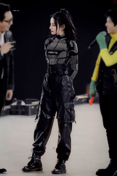 Kpop Misbhv, Misbhv Outfit Kpop, Formal Colorful Outfit, Cyberpunk Streetwear Women, Misbhv Outfit, Futuristic Fashion Women, Stage Outfits Kpop, Futuristic Dress, Futuristic Outfits