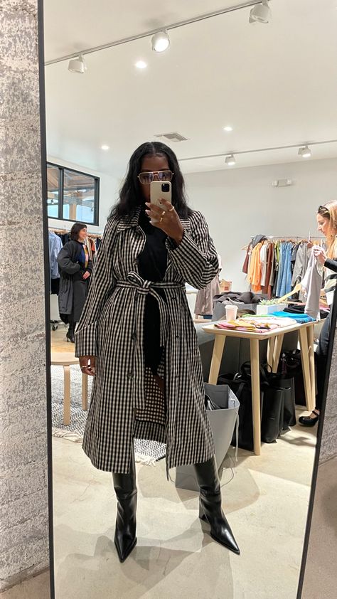 checkered trench coat, outfit, fall style, fall outfit, long coat Checked Trench Coat Outfit, Houndstooth Trench Coat Outfit, Brown Plaid Trench Coat Outfit, Checkered Coat Outfit, Checkered Trench Coat, Trench Coat Fall, Winter Style, Fall Fashion, Autumn Winter Fashion