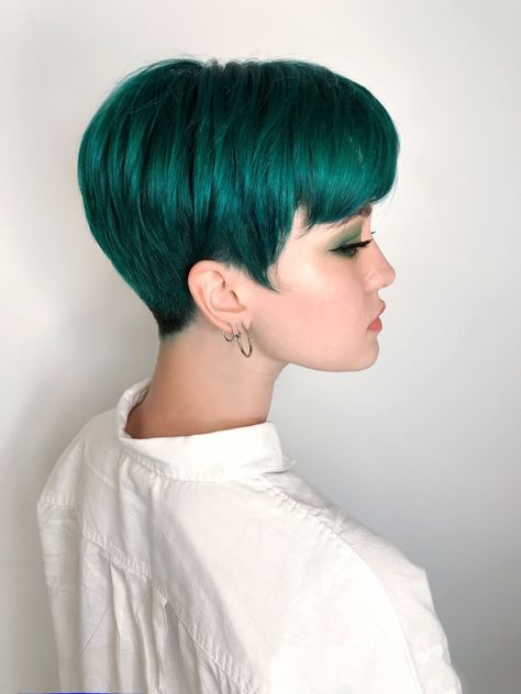 Colorful Pixie Cut, Green Pixie Cut, Short Teal Hair, C4 Hair, Green Short Hair, Androgynous Hairstyles, 2000 Ideas, Aesthetic Haircuts, Short Green Hair