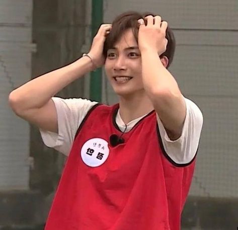 Svt Memes Funny Jeonghan, Jeonghan Memes Seventeen, Jeonghan Memes Funny, Jeonghan Funny Face, Jeonghan Laptop Wallpaper, Seventeen Funny Faces, Seventeen Memes Faces, Jeonghan Funny, Seventeen Funny