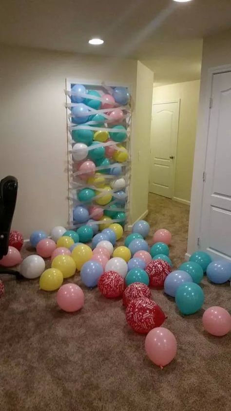 A ballon waterfall !  When the child opens the door they get the ballons falling. Happy Birthday Halloween 2024, Birthday Balloons, The Door, Creative Ideas, Ball Exercises, Christmas Ideas, Baby Mobile, Balloons, Happy Birthday