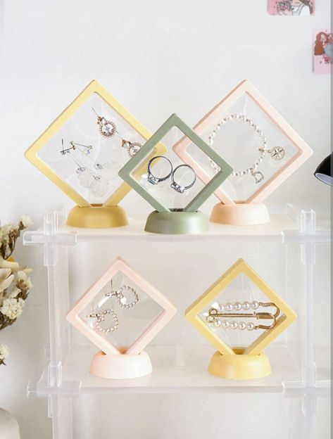 Portable Transparent Jewelry Display Box Frame Shadow Box Ring Pendant Holder Protect Jewellery Stone Presentation Case Supplies. #jewelry #jewellery #jewelrybox #jewelrydisplaybox #displaybox #display #box #pendentholder #earrings #earringholder #holder #jewelryholder #fashion #womenfashion #jewelrycase #jewelrypresentation #presentationcase #jewelrypresentationcase Angle Foto, Jewelry Shadow Box, Transparent Jewelry, Floating Picture Frames, Jewelry Packaging Box, Bracelet Packaging, Jewelry Display Box, Multicolor Jewelry, Picture Frame Designs