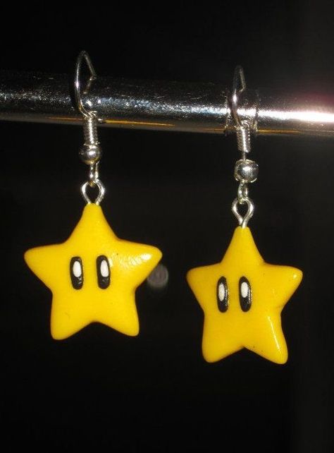 Super Mario Clay Earrings, Mario Clay Charms, Mario Polymer Clay Earrings, Polymer Clay Super Mario, Fimo Ideas Earrings, Mario Clay Ideas, Halloween Polymer Clay Earrings Ideas, Star Clay Earrings, Biscuit Earring