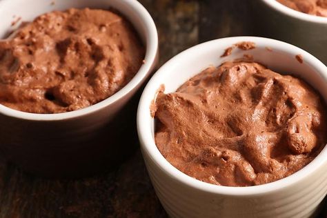 Chocolate Whipped Cottage Cheese Recipe: An Indulgent Low-Carb Snack or Dessert #30secondmom Cottage Cheese Dessert Recipes, Pudding Recept, Whipped Cottage Cheese, Cottage Cheese Desserts, 30seconds Food, Queso Cottage, Easy Chocolate Mousse, Dessert Mousse, Baking Measurements